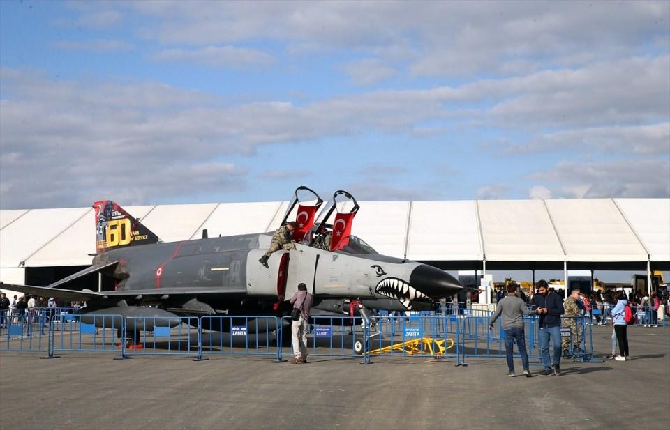 <p>McDonnell Douglas F-4 Phantom</p>
