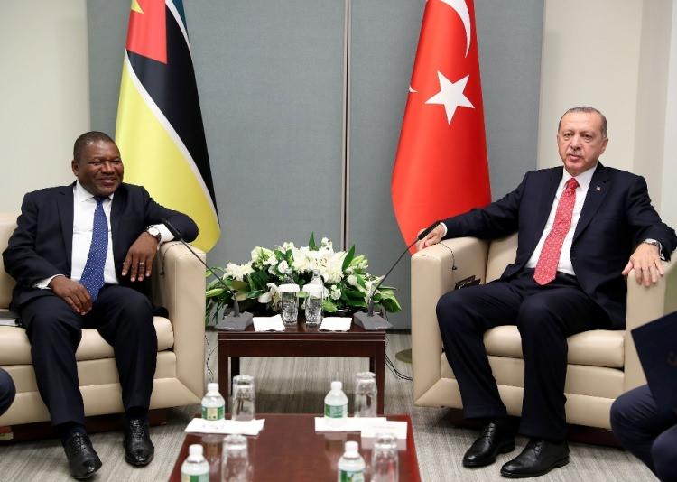 <p>Türkiye Cumhurbaşkanı Recep Tayyip Erdoğan, Birleşmiş Milletler (BM) 73. Genel Kurulu Görüşmelerine katılmak için bulunduğu New York'ta, Mozambik Devlet Başkanı Filipe Jacinto Nyusi ile görüştü.</p>

<p> </p>
