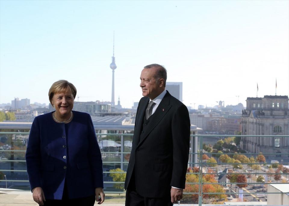 <p>Cumhurbaşkanı Erdoğan ve Almanya Başbakanı Merkel, bir süre sohbet etti.</p>

