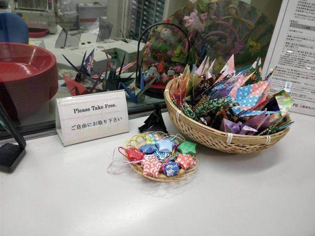 <p>Tokyo havaalanında bedava şeker yerine origami kağıdı veriliyor. </p>

<p> </p>
