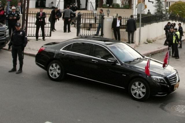 <p>Mercedes S600 Long</p>
