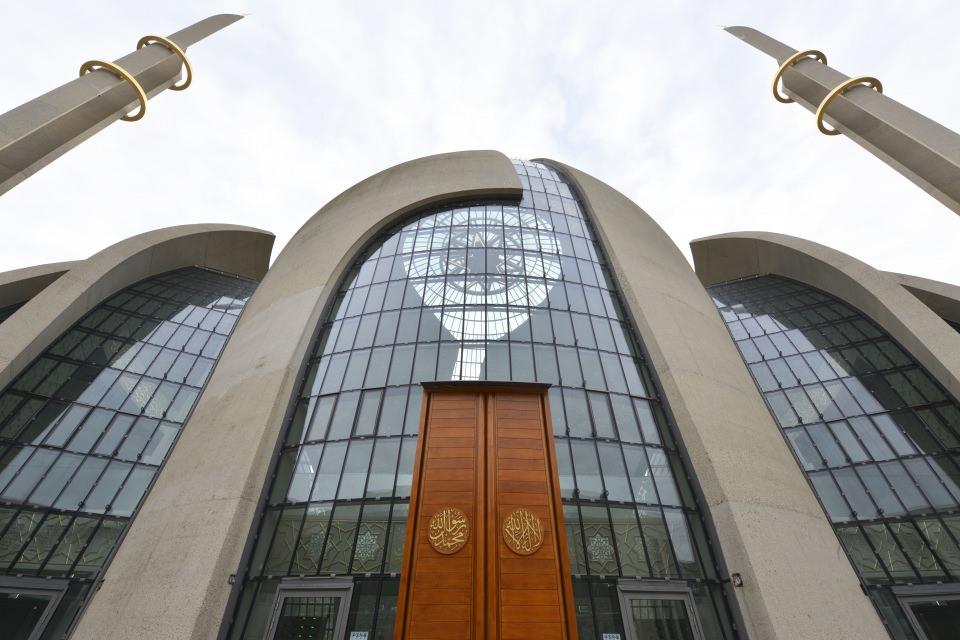 <p>2010'da kaba inşaatı tamamlanan caminin bir bölümü, 2012'den bu yana ibadete açık. DİTİB hizmet birimleri de 2014'ten itibaren yeni binaya taşındı. </p>
<p> </p>