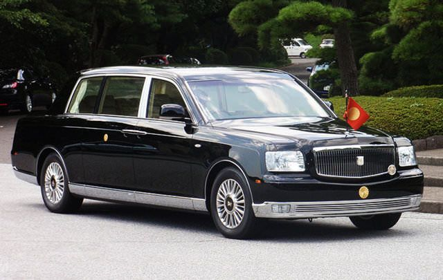 <p>Toyota Century Royal</p>
