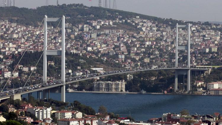 <p>1503 yılında Leonardo da Vinci'nin İstanbul Boğazı'na bir köprü kurma fikrini ve planlarını ortaya attığı fakat gerçeğe döndürülmemesi</p>

<p> </p>
