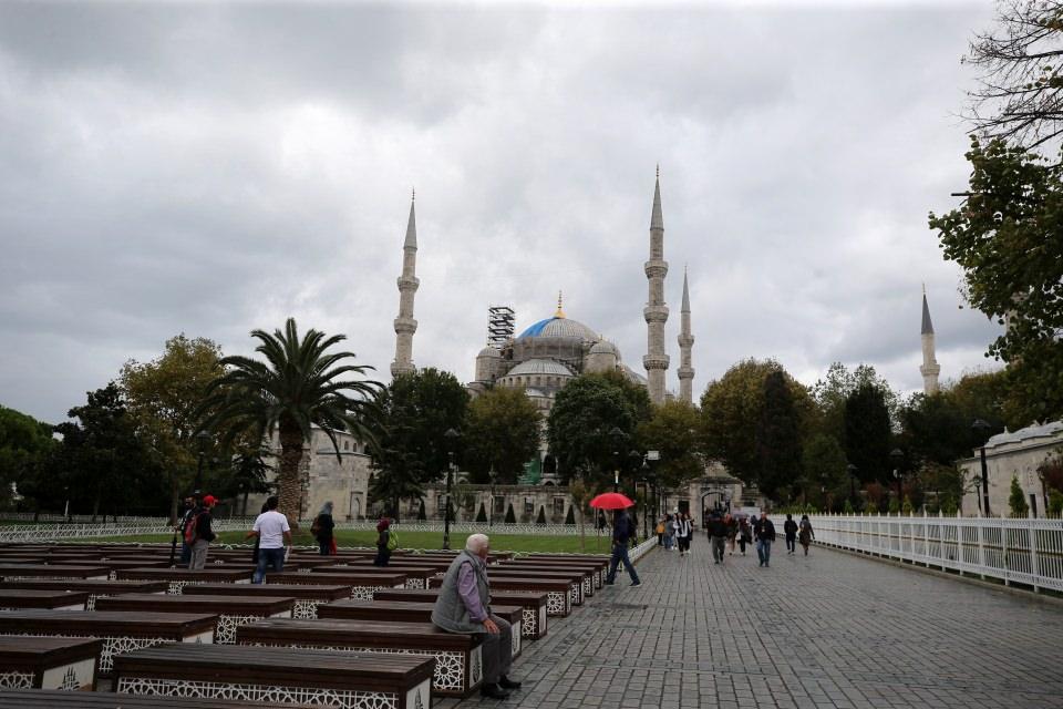 <p>İstanbul Vakıflar Bölge Müdürü Mürsel Sarı, restorasyonun 4 yıl içinde bitirilmesinin hedeflendiğini belirterek, şunları kaydetti: </p>
<p> </p>