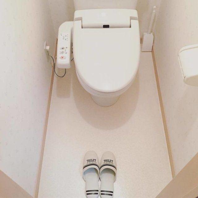 <p>Japonya'daki otellerde hem banyo hem de odalar için farklı terlik bulunuyor. </p>

<p> </p>
