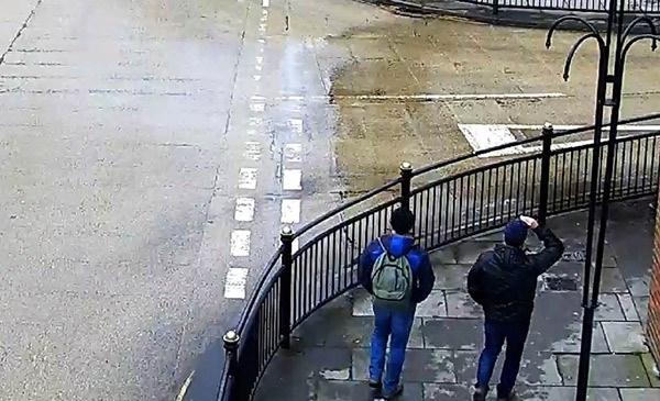 <p>İki zanlı, İngiltere'nin suçlamaları yüzünden "olağanüstü bir tesadüf" nedeniyle mağdur olduklarını ve yalnızca tatile çıkan iki Rus iş adamı olduklarını ifade etti.</p>