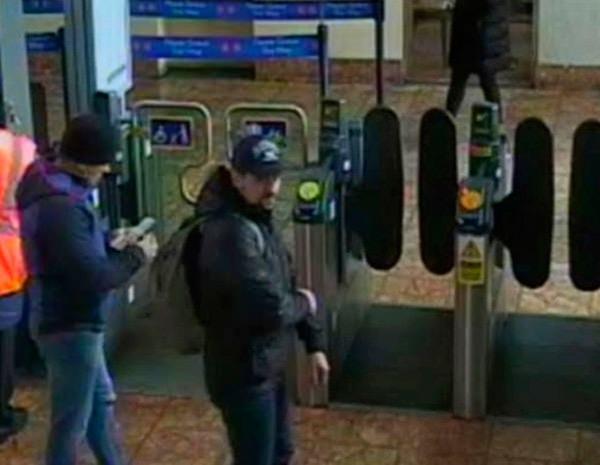 <p>Russia Today (RT) Televizyonu'na konuşan ikili de "yalnızca turist olduklarını" iddia etti.</p>
