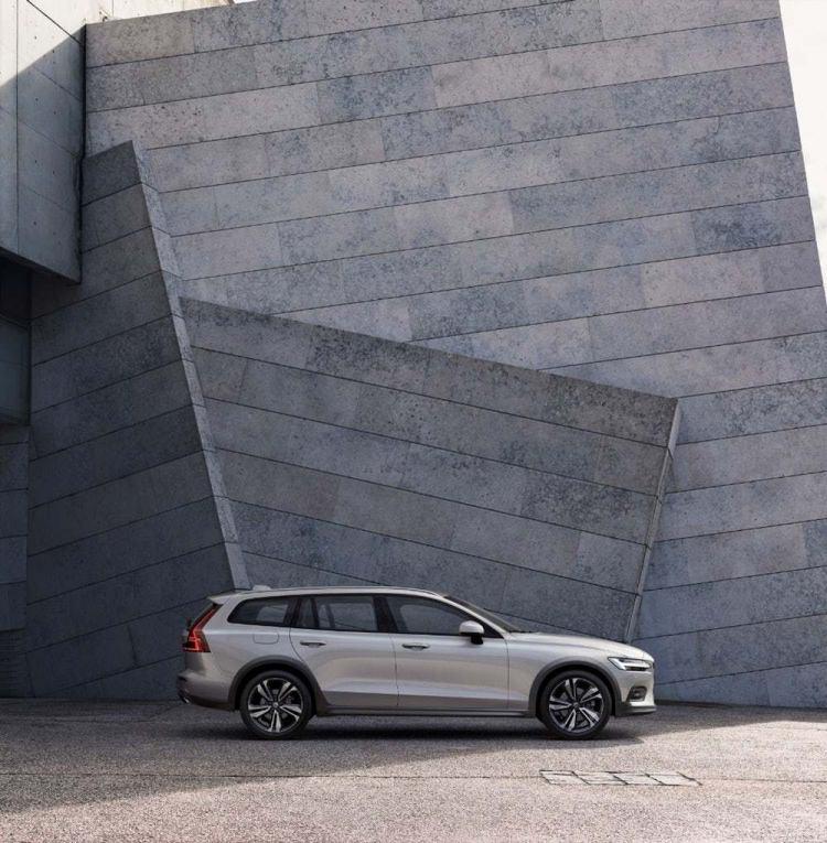 <p>V60' ın standart kasasına göre 75 mm daha yüksek olan 2019 Volvo V60 Cross Counrty, dört tekerlekten çekiş sistemi ile donatıldı.</p>
<p> </p>