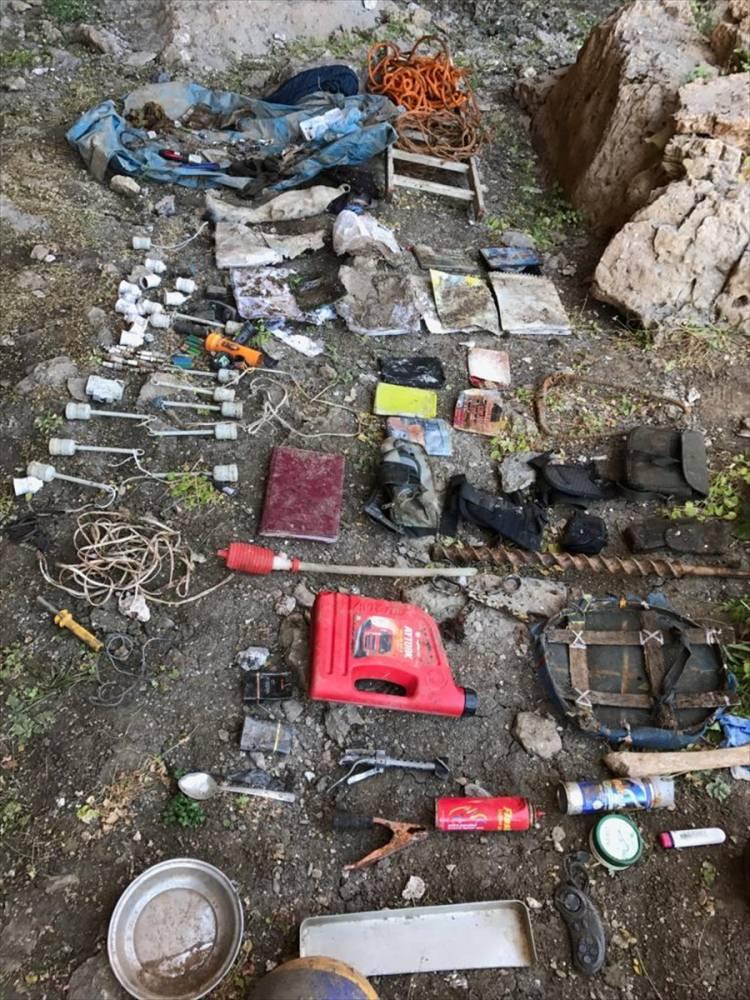 <p>Bölücü terör örgütü unsurlarına yönelik operasyonlara kararlılıkla ve son terörist etkisiz hale getirilinceye kadar devam edilecektir" denildi. </p>