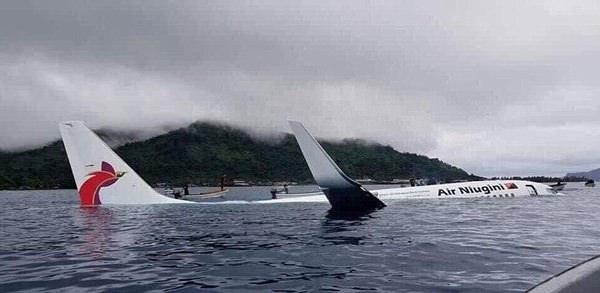 <p>Air Niugini şirketine ait Boeing 737-800 tipi uçak, 35 yolcu ve 12 mrüettebatla Mikronezya'nın Pohnpei adasından havalandı.</p>

<p> </p>

