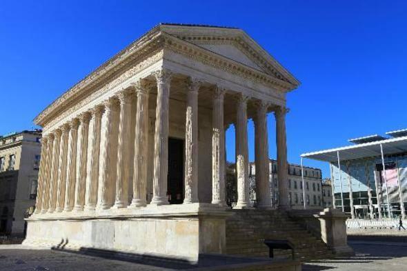 <p>Maison Carrée</p>
<p>Nerede? Nimes, Fransa </p>
<p>Yapılışı (Yıl): Milattan Önce 16 </p>