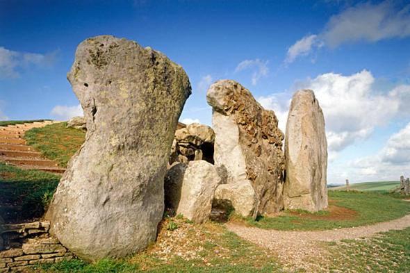 <p>West Kennet Long Barrow</p>
<p>Nerede? İngiltere</p>
<p>Yapılışı (Yıl): Milattan Önce 3650</p>