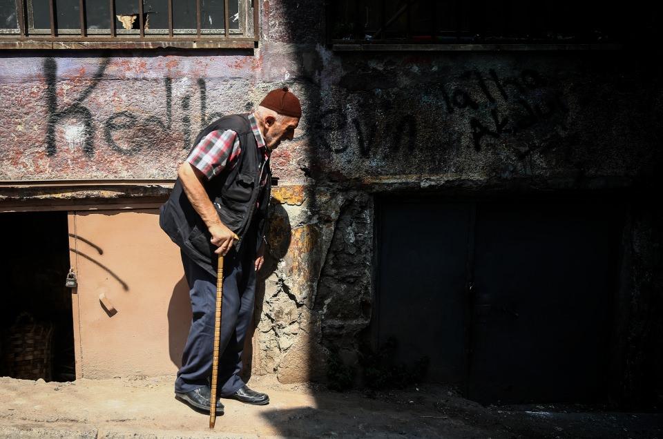<p>İstanbul'da 74 yıldır sepet ve küfe yaparak geçimini sağlayan 85 yaşındaki Kemal Kayaoğlu, mesleğinin kentteki son temsilcisi olmanın burukluğunu yaşıyor.</p>
