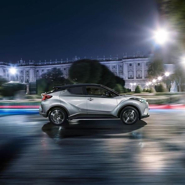 <p><strong>Toyota C-HR Hybrid 1.8 Diamond</strong></p>

<p>Eski Fiyat - 174.100</p>

<p>Yeni Fiyat - 163.300</p>

<p>Fark - -10.800</p>

<p>Değişim - %6.2</p>
