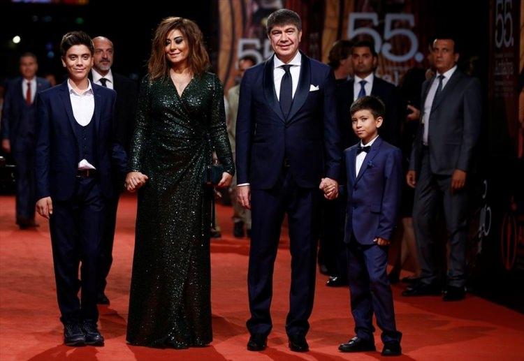 <p>Antalya Belediyesi'nin ev sahipliğinde ve Turkuvaz Medya'nın sponsorluğunda gerçekleşen ödül törenine Hollywood yıldızları da katıldı. </p>
