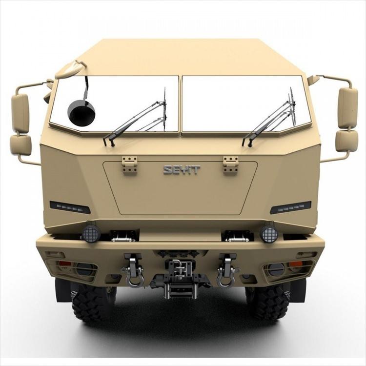 <p>Anadolu Isuzu, savunma sanayisine yönelik 8x8'den 20x20'ye kadar özel lojistik kamyonların geliştirilmesine yönelik çalışmalar yürütüyor. Şirketin tasarladığı 8x8 araçlara Çanakkale Zaferi kahramanlarından, sırtında taşıdığı top mermisiyle akıllara kazınan Seyit Onbaşı'nın adı verildi.</p>
