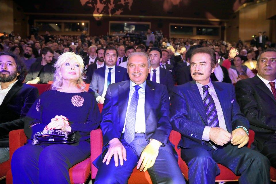 <p>İstanbul Büyükşehir Belediyesi (İBB) 2018- 2019 kültür sanat sezonu, Cemal Reşit Rey Konser Salonu'nda düzenlenen programla açıldı.</p>

<p> </p>
