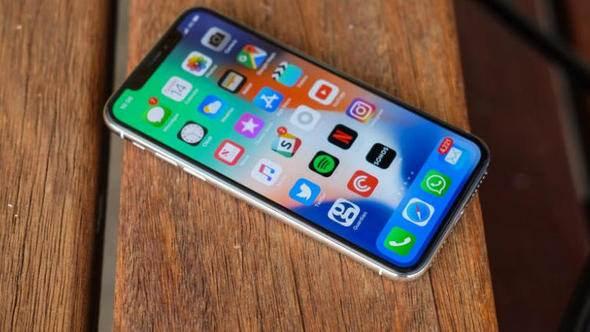 <p><strong>Hong Kong </strong></p>
<p>iPhone XS Max (512 GB): 1592 dolar</p>