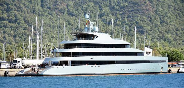 <p>2015'te denize indirilen yatta, 24 personel çalışıyor.</p>
<p> </p>