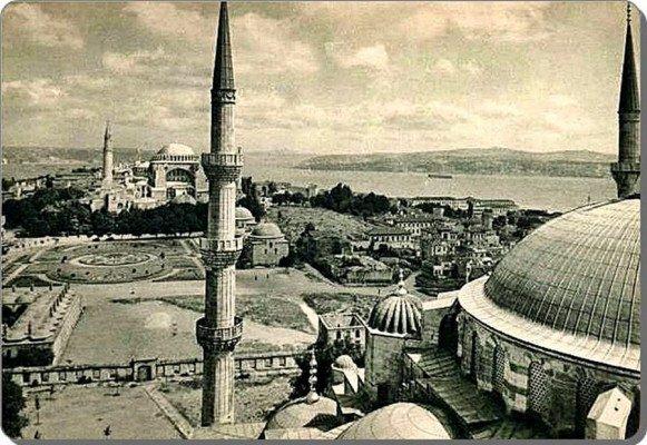 <p>1934 Sultanahmet Camii'nden Ayasofya'ya bakış</p>

<p> </p>
