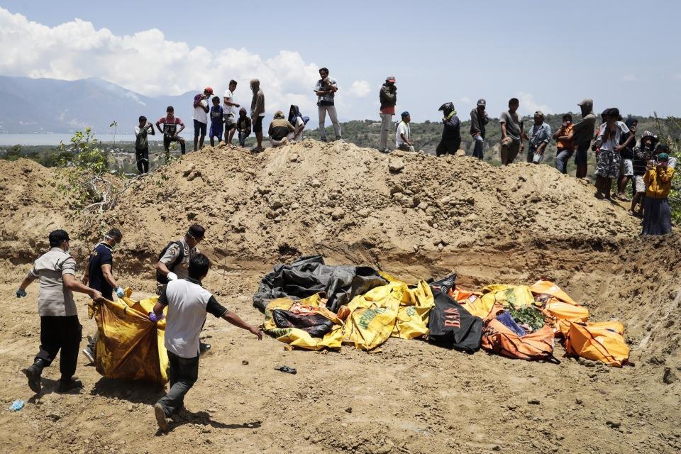 <p>Lembong sosyal medyadan yaptığı açıklamasında, “Başkan Widodo, felaket için uluslararası yardımların kabulüne onay verdi” dedi. </p>
