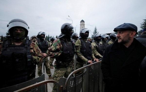 <p>Anlaşmanın onaylanmasıyla binlerce İnguşyalı başkent Magas'ta harekete geçti.</p>