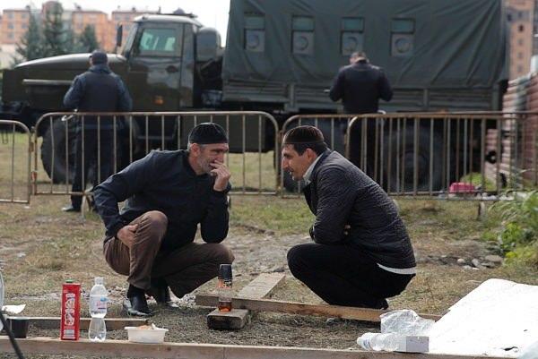 <p>Yaklaşık yarım milyon insanın yaşadığı İnguşetya, Rusya'nın en fakir bölgelerinden biri.</p>