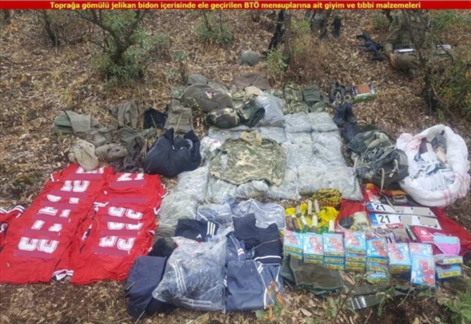 <div>Yol kontrol ve adli arama faaliyetleri neticesinde 314 kişi ve 70 aracın Jandarma Asayiş Bilgi Sistemi (JABS) marifetiyle sorgulamaları yapıldı.</div>