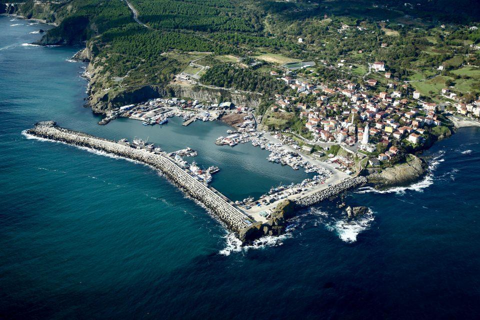 <p><strong> "Denizlerimizi koruyabilirsek kentimizi, geleceğimiz korumuş oluruz"</strong></p>

<p>Denizlerin kirletilmemesi konusunda çağrıda bulunan Uysal, sözlerini şöyle tamamladı:</p>

<p>"İnsanlarımız tabii şunun bilincinde. İstanbul deniziyle güzel. İstanbul'da da deniz temiz ise güzelliği her zaman korunur. Ama deniz kirlenirse o güzellik kaybolur. Hiç kimsenin 'Benim teknemden atılan bir atıktan ne olacak' demeden denizlerimize sahip çıkması lazım. İstanbul hepimizin. Deniz hepimizin. İstanbul denizsiz yapamaz. İstanbul'daki denizlerimize sahip çıkalım. Denizlerimizi koruyabilirsek kentimizi, kendimiz ve geleceğimizi korumuş oluruz. Onun için hep beraber sahip çıkalım." </p>
