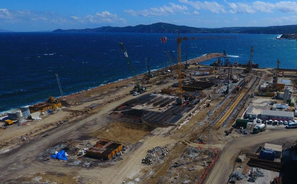 <p>AA muhabirinin aldığı bilgiye göre, Türkiye'nin savunma sanayisindeki atağı üzerine 50 milyon dolarlık yatırım planı ile başlanan proje kapsamında dev kuru havuzun inşası geçen yıl başladı.</p>

<p> </p>
