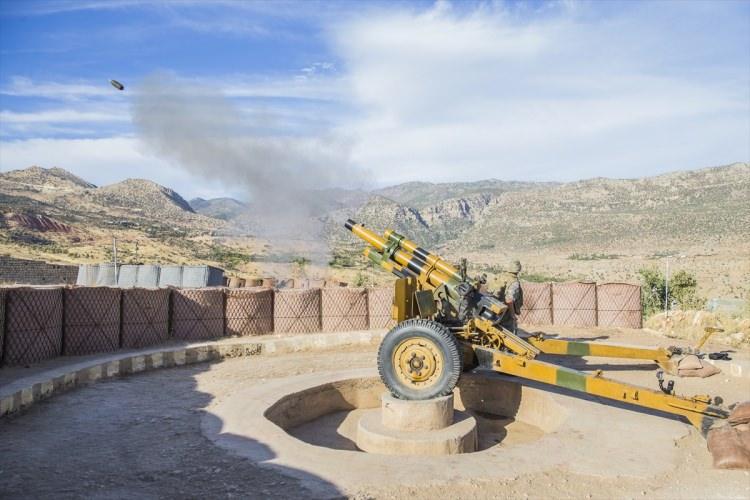 <p>Operasyonlarda en gelişmiş silah ve teçhizatı kullanan komandolar, her türlü hava ve arazi şartlarında gece gündüz demeden görevlerini başarıyla yerine getiriyor.</p>
<p> </p>