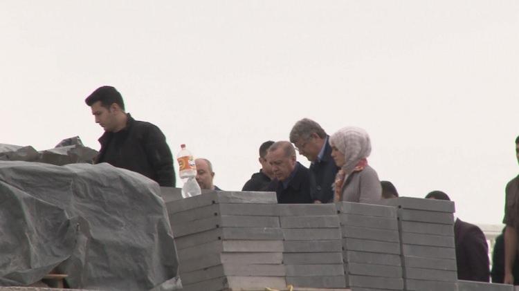 <p>Başkan Recep Tayyip Erdoğan, açılış hazırlıklarında sona yaklaşılan Çamlıca Camisi'nde incelemelerde bulundu. </p>

<p> </p>
