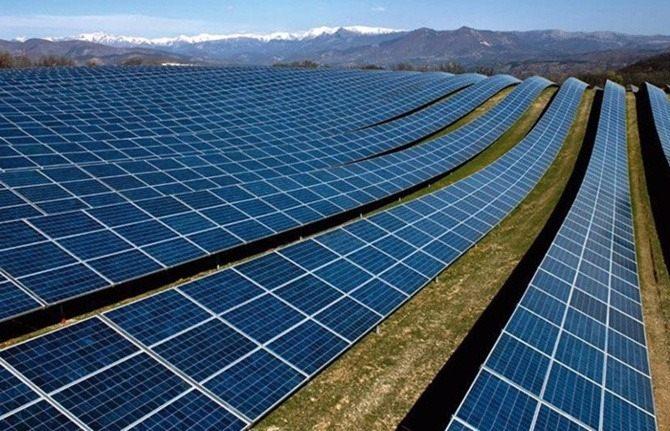 <p>Niğde-Bor Enerji İhtisas Endüstri Bölgesi'nde 2 bin 500 hektarlık alanda kurulacak güneş enerjisi santrali (GES) ile ilk etapta 270 bin konutun enerji ihtiyacı karşılanacak.</p>

<p> </p>
