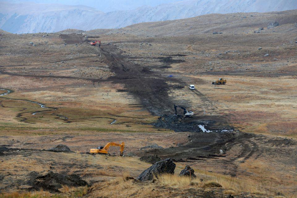 <p>Berçelan Yaylası'ndaki hatta, iş bölümü yapan ekipler, doğal gazı kent merkezine ulaştırmak için çalışıyor.</p>
<p> </p>