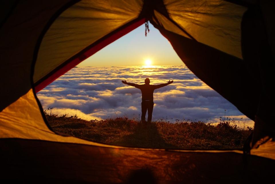 <p>Karadeniz'in farklı güzelliklere sahip olduğunun altını çizen Gezen, "Sosyal medyadan görüyordum bu fotoğrafları. Bir de dünya gözüyle görelim istedik. Gito, Sal ve Pokut Yaylalarına gittik. Çok harika görüntülerle karşılaştık." ifadelerini kullandı.</p>
<p> </p>