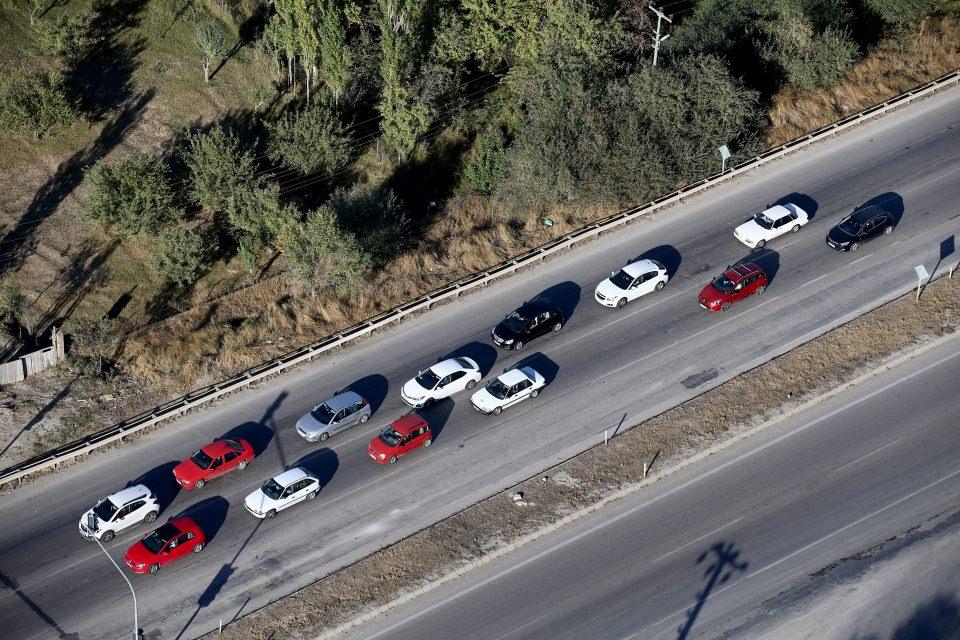 <p>Telsizle yerdeki trafik polisleriyle irtibata geçen hava kontrol ekipleri, araçların durdurularak cezai işlem uygulanmasını sağladı.</p>
<p> </p>