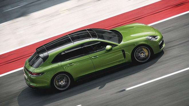 <p>Sonradan dahil olmasına karşın tüketicilerin kısa sürede benimsediği aileye yeni yılla birlikte yeni bir üye daha dahil oluyor. 2019 Porsche Panamera GTS adıyla sesleneceğimiz versiyon, station wagon olarak da satın alınabilir olacak. Kendi içerisinde nerede konumlanacak? Sorusunu akıllarına getiren kullanıcılara, kesinlikle üst nokta cevabını vermekten mutluluk duyuyoruz.</p>