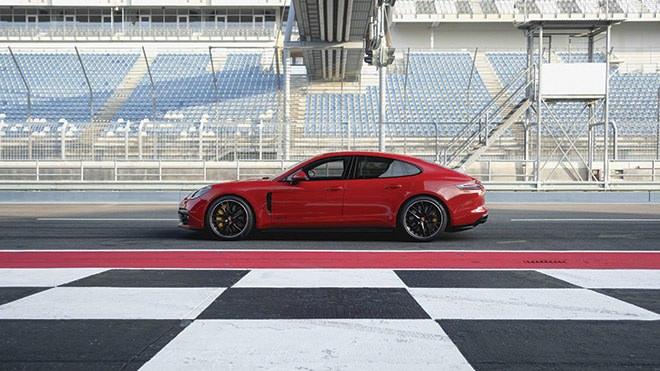 <p>Teknik özellikler İlk olarak GTS versiyonuyla birlikte gelecek olan motorlara ve öne çıkan performans rakamlarına bakalım. Burada bizleri twin-turbo desteğiyle 460 PS güç ve 620 Nm tork üreten 4.0 litrelik V8 makine karşılıyor. </p>