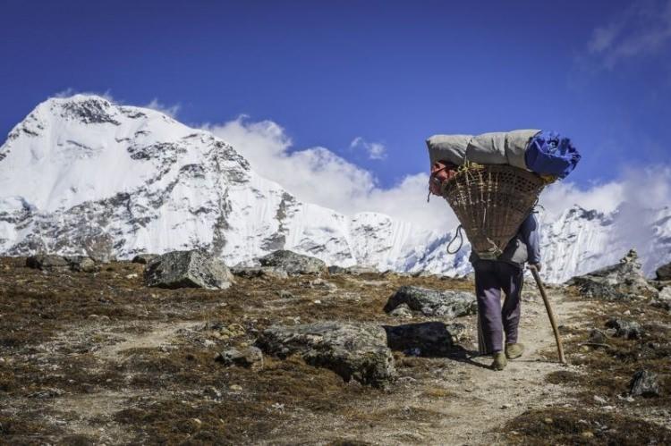 <p>Şerpa sözü, Tibet dilinde doğu anlamına gelen 'şer' ve halk-insan anlamına gelen 'pa' ekinden oluşuyor.</p>