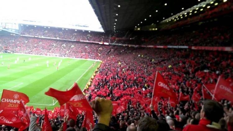 <p>11<br />
<br />
OLD TRAFFORD (MANCHESTER UNITED)</p>