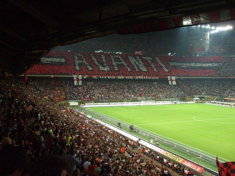 <p>12<br />
<br />
SAN SIRO (INTER-MILAN)</p>