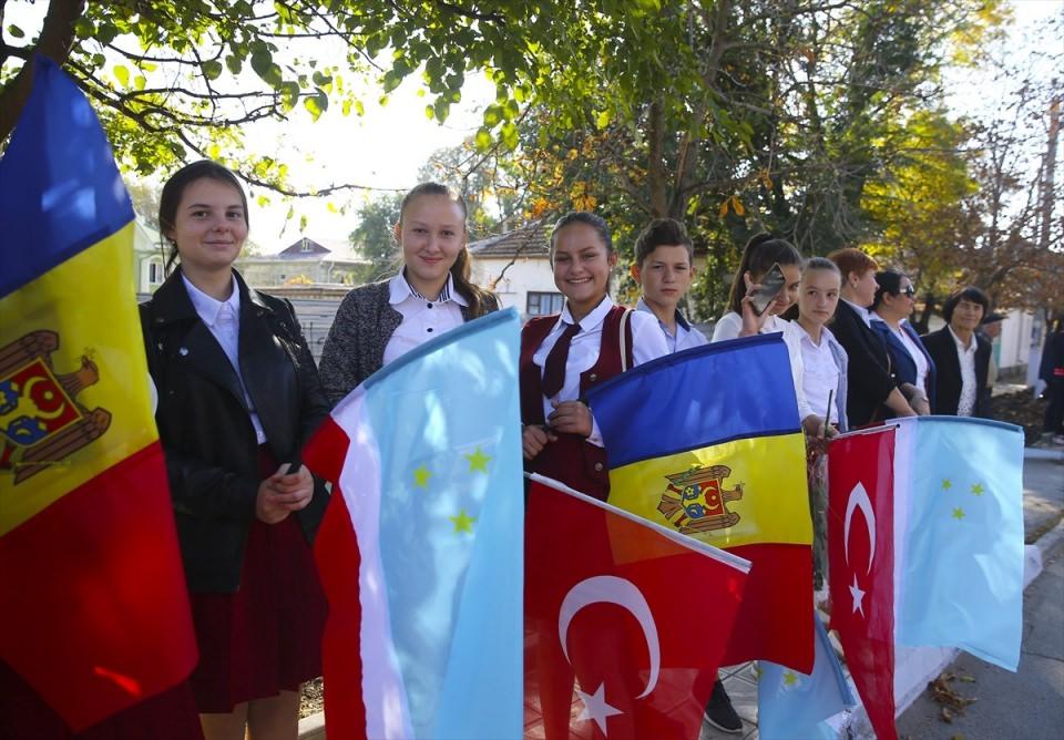 <p>Türkçe sözcükleri dillerinde görebiliriz. Hristiyan olmalarına rağmen,Allah,bereket,kısmet,kurban,dua gibi islami terminolojiye ait kavramları dillerinde görebiliriz. </p>