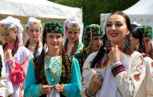 <p>Oğuz Türkü olduğumuz için her şeyimiz neredeyse ortak Din ve inanış dışında tabi. Oğuz Gagauzlar içinde kıymet i harbiyesi olan bir sözcük.Oğuzspor diye futbol kulüpleri var. Oğuzluk adı altında çıkan kültürel çağlu bir dergiden bile bahsediyorlar. </p>