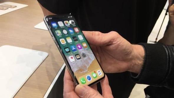 <p><strong>iPhone X </strong></p>
<p>Depolama hafızası: 64/256 GB<br />
Bellek: 3 GB GB RAM</p>