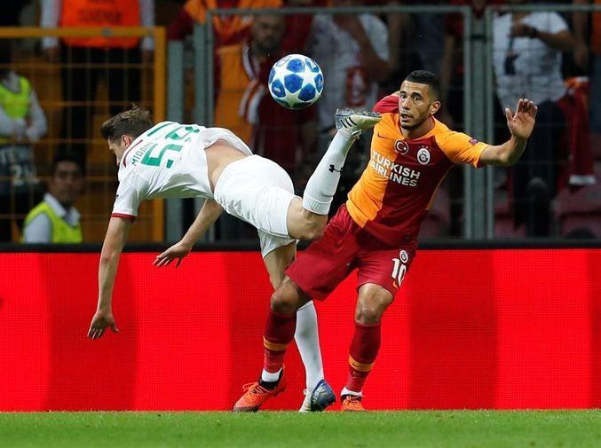 <p>Lokomotiv Moskova maçında kısa pası nedeniyle Ndiaye'nin kırmızı kart görmesine sebep olan Belhanda, bu sefer de Bursaspor maçında yaptığı pas hatasıyla penaltıya sebebiyet verdi.</p>
