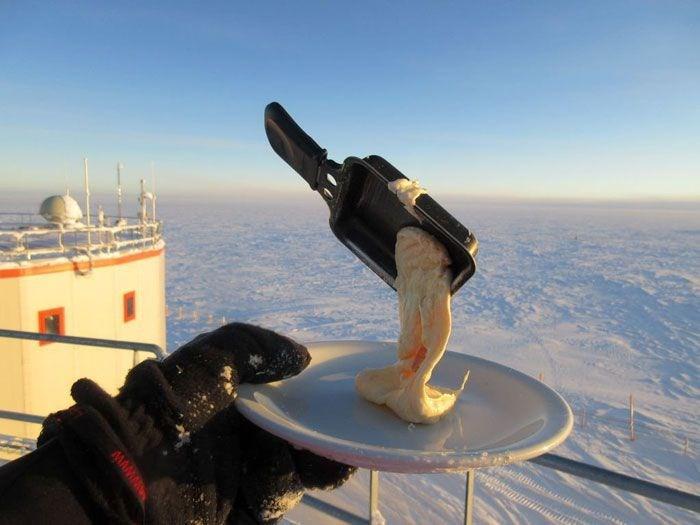 <p>Astrobiyolist buzulbilimci Cyprien Verseux Antartika hayatını işte bu karelerle dünyaya tanıttı. Eksi 70 derece de yaşamanın zorlukları....</p>
