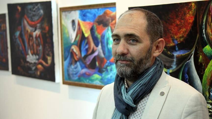 <p>Sırbistan'da Boşnak nüfusun yoğun yaşadığı Sancak bölgesinin en büyük şehri Novi Pazar'da, ressam ve hattat Ahmet Sula'nın eserlerinden oluşan "Kelimenin Kalbi" adlı serginin açılışı yapıldı.</p>

<p> </p>
