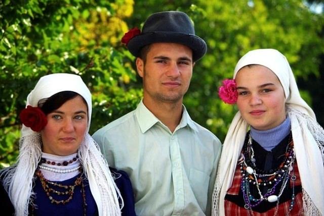 <p>Ruslar bölgeye tek bir çivi bile çakmamış olsa dahi çoğunluğu Rusya'yı kendilerine baba olarak görüyor.</p>