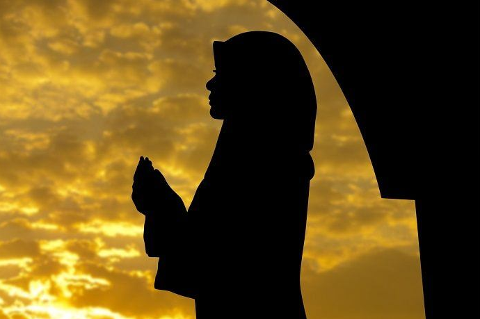 <p>17- "<strong>Kendisini ilgilendirmeyen şeyleri (mâlâyâniyi) terk<br />
etmesi, kişinin Müslümanlığının güzelliğindendir."</strong></p>

<p><span style="color:#800080"><strong>(Tirmizî, Zühd, 11.)</strong></span></p>
